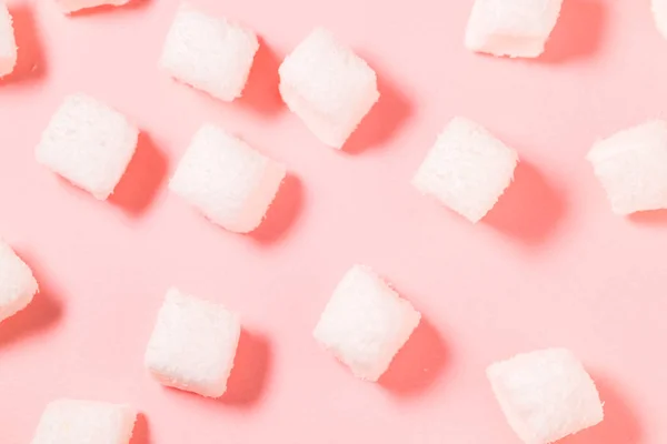Marshmallow Doces Sobre Fundo Rosa — Fotografia de Stock