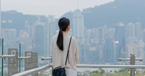 Travel Woman Enjoying View Hong Kong — Stock Photo, Image