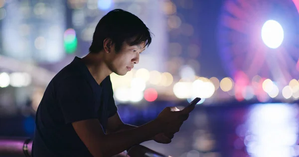 Man Använder Smartphone City — Stockfoto