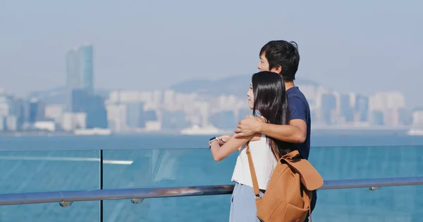 Pasangan Menikmati Melihat Sisi Laut Hong Kong — Stok Foto