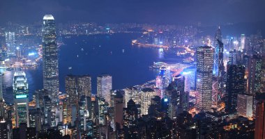 Victoria Harbour, Hong Kong - 06 Kasım, 2018: gece Hong Kong şehir