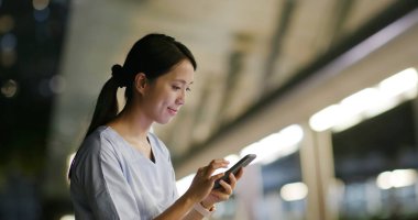 Kadın bulmak cep telefonunuzun geceleri