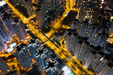 Tin Shui Wai, Hong Kong - 27 Ekim, 2018: Hong Kong geceleri konut