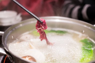 Çin sıcak tencere yakın