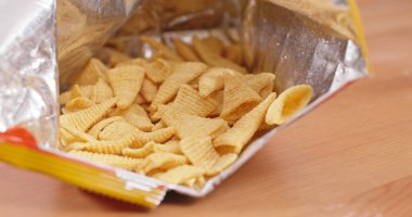 Mısır cipsi yemek yakın 