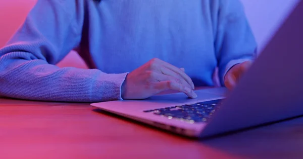 Woman Work Laptop Computer Purple Light — Stock Photo, Image
