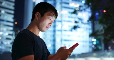 Adam göz cep telefonu