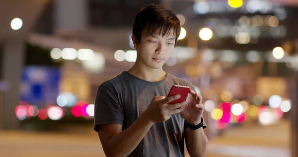 Homem Usando Telefone Celular Rua — Fotografia de Stock