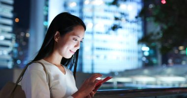 Cep telefonuyla geceleri işkadını