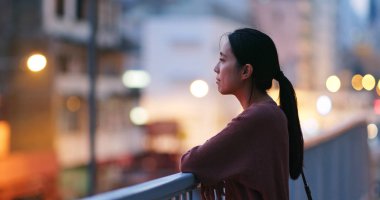 Kadın şehre bir bak.