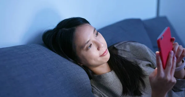 Woman Using Cellphone Home Evening — Stock Photo, Image