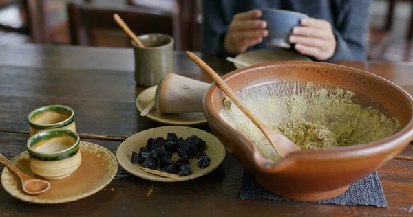 Der Herstellungsprozess Des Traditionellen Chinesischen Gemahlenen Tees Hakka Lai Cha — Stockfoto