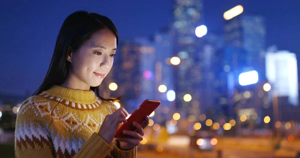 Woman Using Mobile Phone City Night — Stock Photo, Image