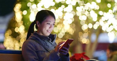 Cep telefonu kadın göz geceleri