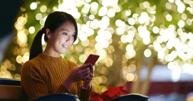 Cep telefonu kadın göz geceleri