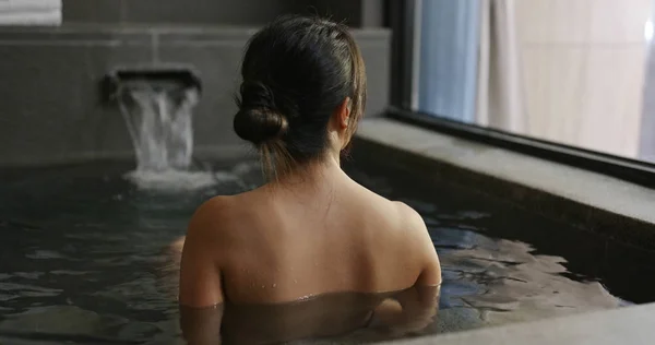 Mujer Disfrutar Japonés Onsen —  Fotos de Stock