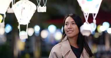 Fener kadın göz geceleri