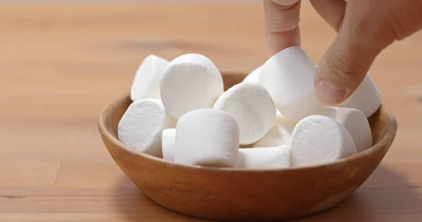 White Marshmallows Wooden Plate — Stock Photo, Image