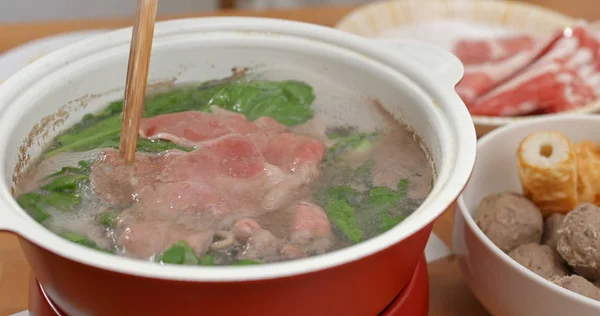 Evde Çin Tarzı Sıcak Pot Akşam Yemeği — Stok fotoğraf