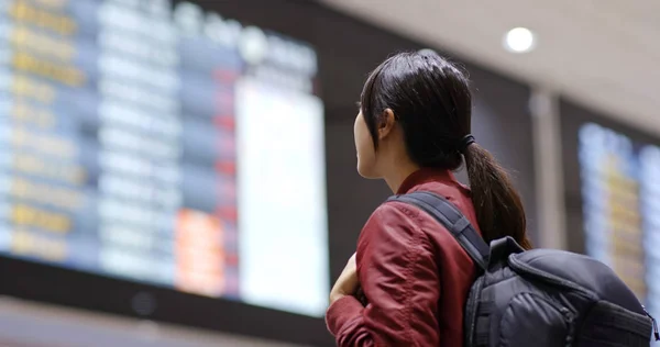 Travel Woman Look Flight Number Display Board — Stock Photo, Image