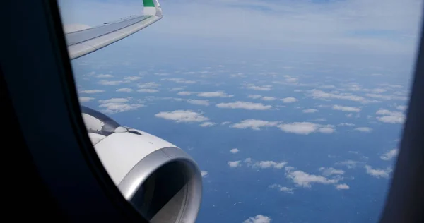 Ala Avión Volando Sobre Las Nubes —  Fotos de Stock