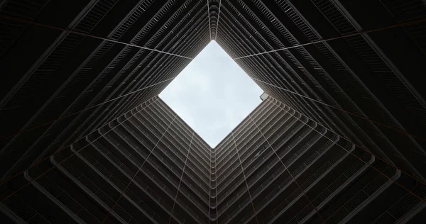 低い角度からの超高層ビル — ストック写真