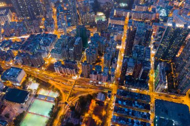 Wan Kwa, Hong Kong - 29 Ocak, 2019 için: Top Hong Kong şehir şehir görünümünü geceleri