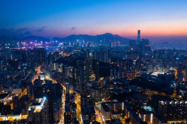 Wan Kwa, Hong Kong - 29 Ocak, 2019 için: Top Hong Kong şehir şehir görünümünü geceleri