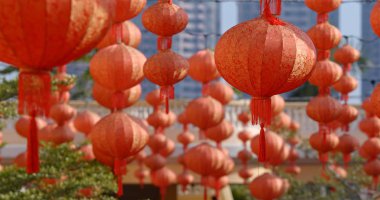 Ay yeni yıl kırmızı fenerler