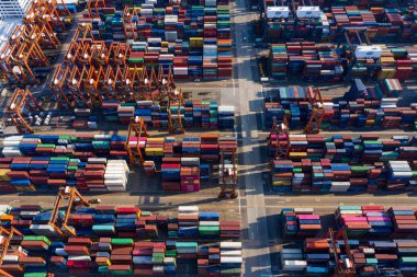 Kwai Tsing, Hong Kong - 14 Şubat 2019: Hong Kong'daki Kwai Tsing Konteyner Terminallerinin yukarıdan aşağıya görünümü 