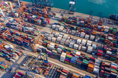 Kwai Tsing, Hong Kong - 14 Şubat 2019: Hong Kong'daki Kwai Tsing Konteyner Terminallerinin yukarıdan aşağıya görünümü 