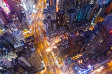 Causeway Bay, Hong Kong - 22 Şubat, 2019: gece Hong Kong şehir