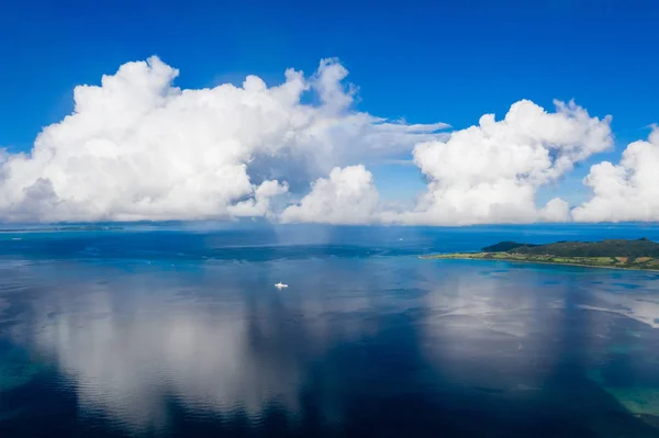 Όμορφος Ουρανός Και Θάλασσα Στο Νησί Ιχηγάκι — Φωτογραφία Αρχείου