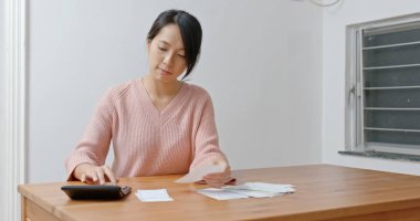 Kadın günlük kullanım giderlerini hesaplar 