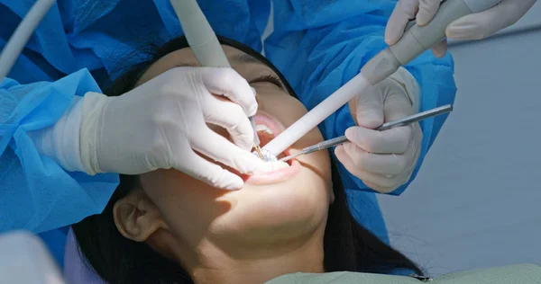 Asiatische Frau Haben Zahnärztliche Untersuchung Der Klinik — Stockfoto