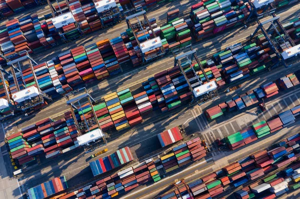 Kwai Tsing, Hong Kong - 14 Şubat, 2019: Top görünümünü Kwai Tsing konteyner terminalleri 