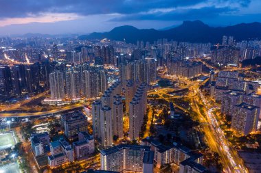 Kowloon Bay, Hong Kong - 16 Şubat 2019: Hong Kong Kowloon tarafının yukarıdan aşağıya bakışı