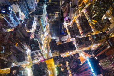 Causeway Bay, Hong Kong - 22 Şubat, 2019: gece Hong Kong şehir görünümünü aşağı üst