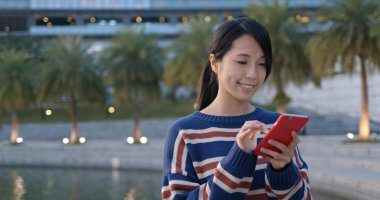 Cep telefonu online kullanımı kadın