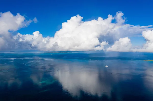 日本石垣岛美丽的天空和大海 — 图库照片