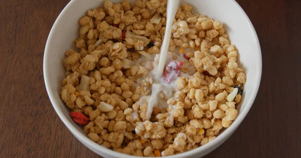 Añadir Leche Cereal Cerca —  Fotos de Stock