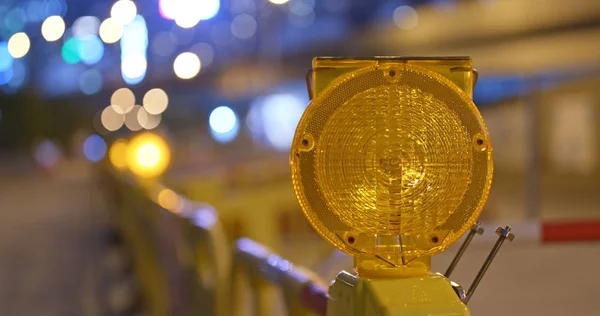 Feu Avertissement Jaune Dans Rue Nuit — Photo