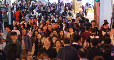 Causeway Bay, Hong Kong -22 Şubat 2019: Kalabalık Halk cro