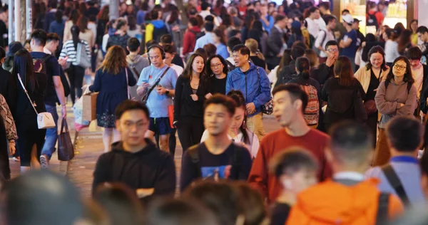 코즈웨이 베이, 홍콩 -22 2월 2019: 사람들 크로의 붐비는 — 스톡 사진