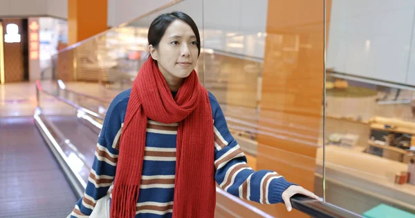 Woman take escalator in shopping mall — Stock Photo, Image