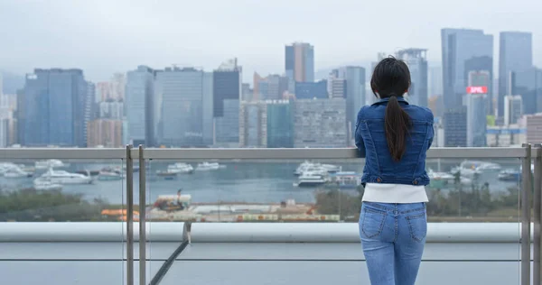 Woman Look City View — Stock Photo, Image