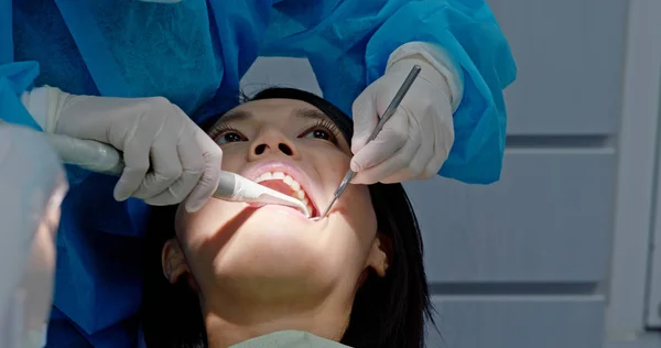 Kobiety Poddawane Dentystycznych Sprawdzić Się — Zdjęcie stockowe