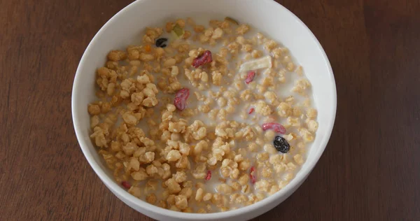 ボウルのシリアルミルクの朝食 — ストック写真
