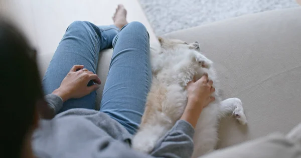 Woman Cuddle Her Dog Home — Stock Photo, Image