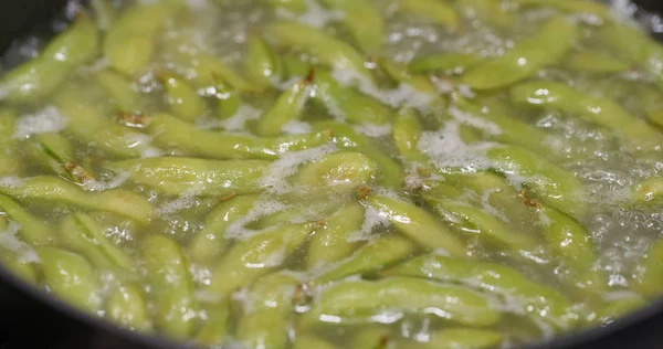 Yeşil Edamame Yakın Çekim Ile Pişirin — Stok fotoğraf